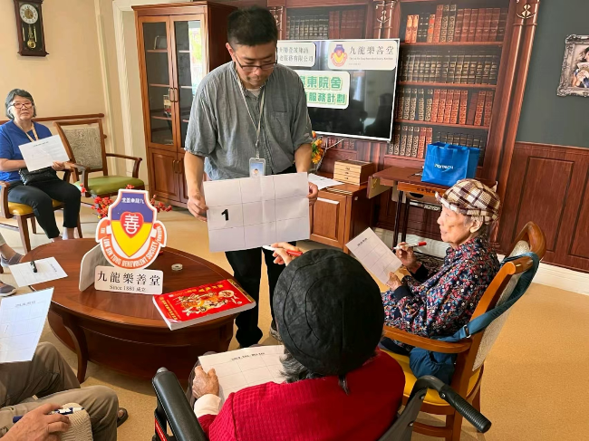 4 香港慈善机构九龙乐善堂定期派社工到.jpg