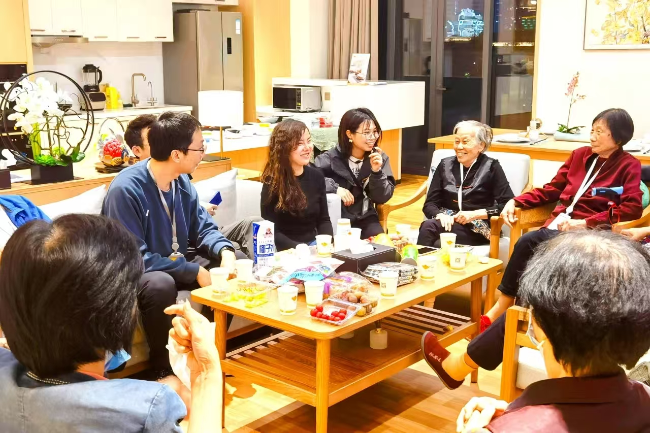 6 佛山市顺德区和泰安养中心采用“社区融合”理念,组织“青椿公寓项目”入住年轻人与长者通过茶话会深度交流.jpg